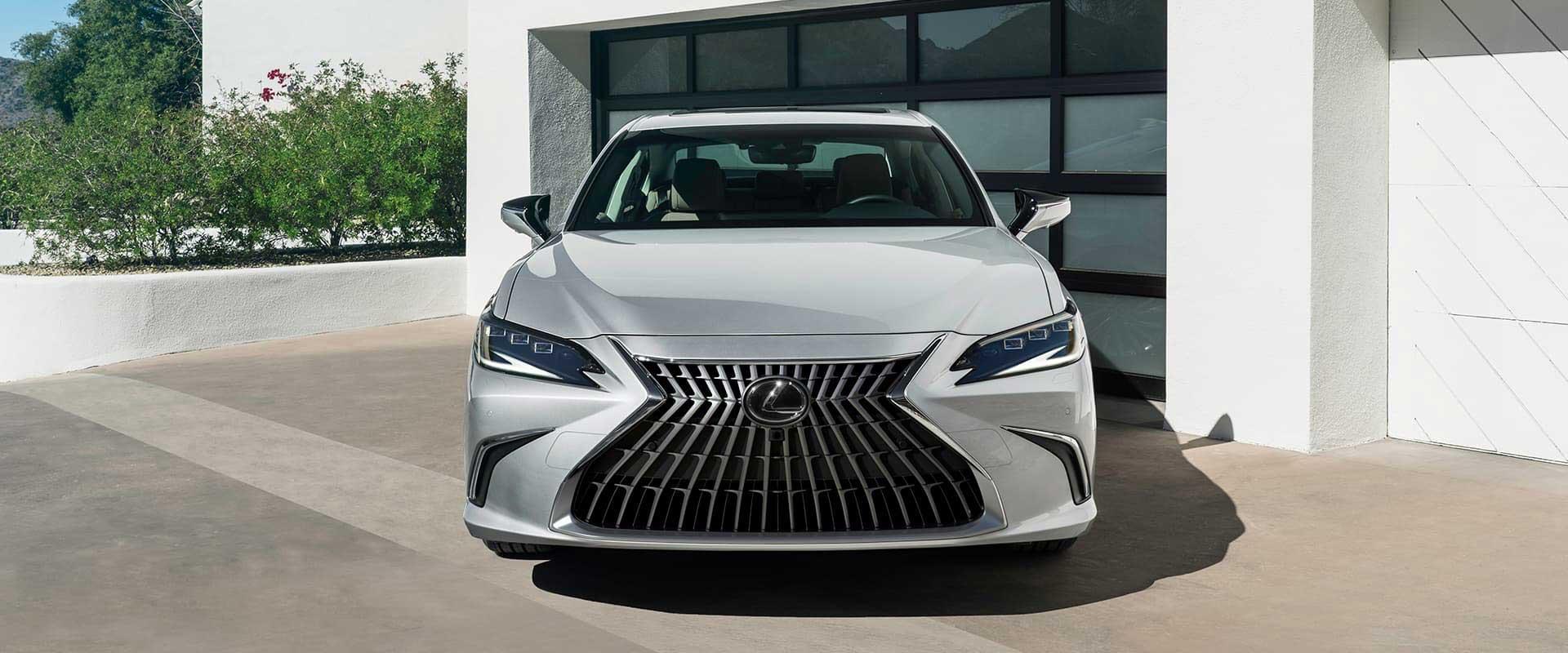 Compare Lexus ES300h Hybrid vs Lexus ES 300h Luxury