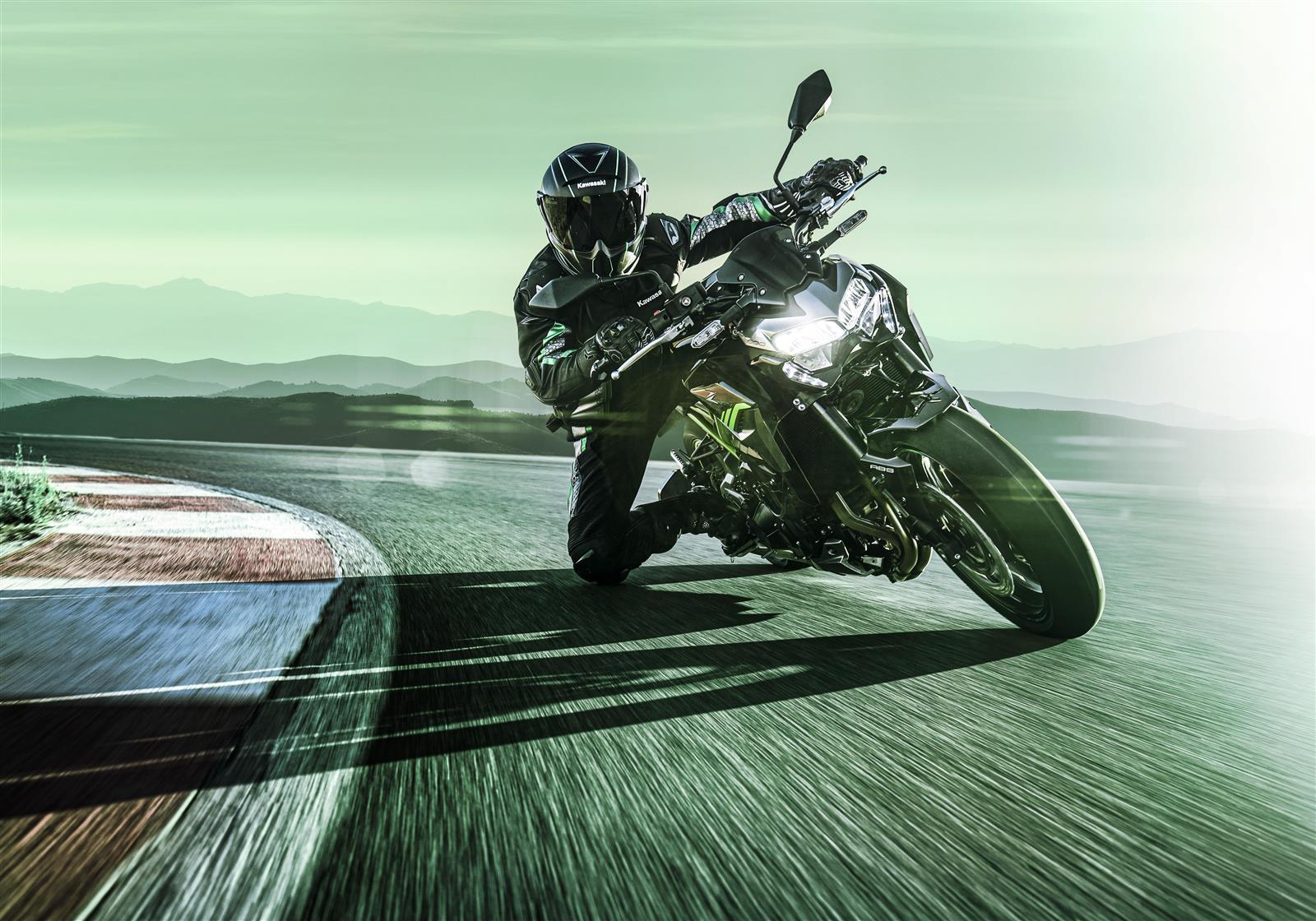 21 Kawasaki Z900 Price Specs Top Speed Mileage In India