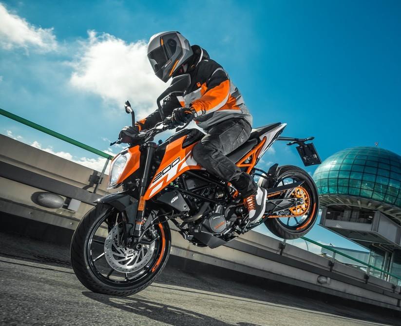 Compare KTM Duke 125 vs KTM Duke 200 vs KTM 200 Duke (2017)