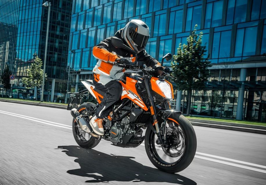 compare-ktm-duke-125-vs-ktm-duke-200-vs-ktm-200-duke-2017