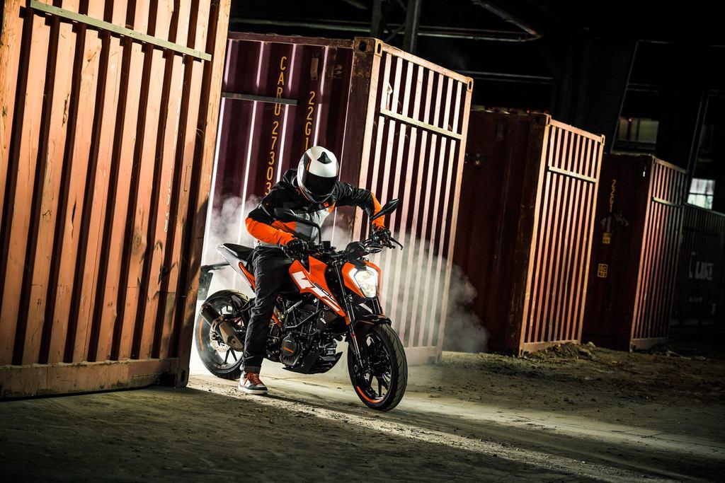 compare-ktm-duke-125-vs-ktm-duke-200-vs-ktm-200-duke-2017