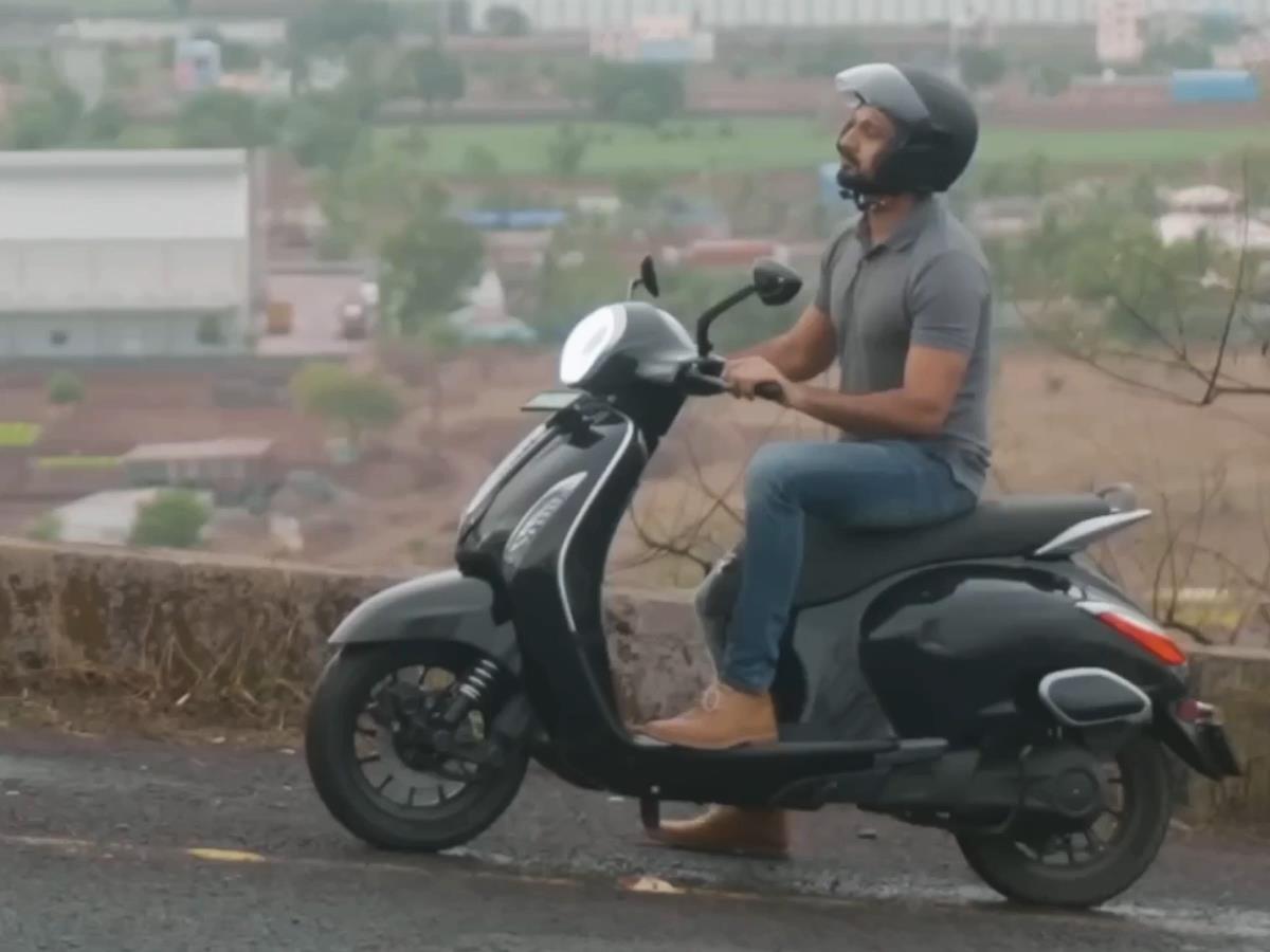 bajaj chetak urbane