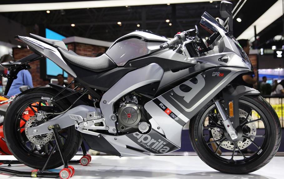 外交官 ワイン 第三 aprilia rs 250cc 導出 ワーカー 白鳥