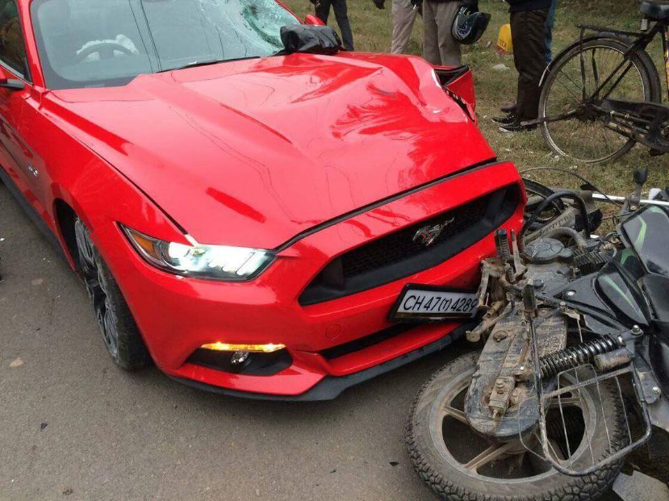 ford-mustang-crash-india-1