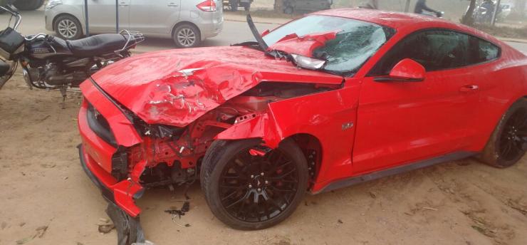 Brand-New Ford Mustang GT Crashed into a Bajaj Discover in Chandigarh