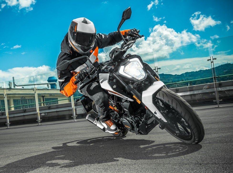 2017 KTM 250 Duke Launched in India @ INR 1,73,000