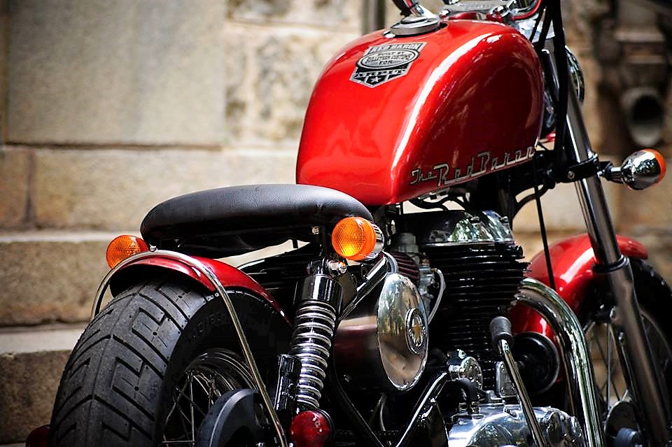 red-baron-500cc-royal-enfield-modified-bobber-by-bulleteer-customs