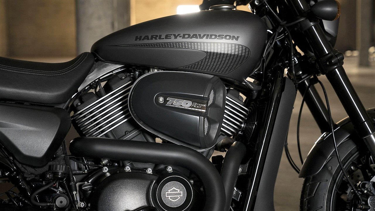 2017-Harley-Davidson-Street-Rod-750-19