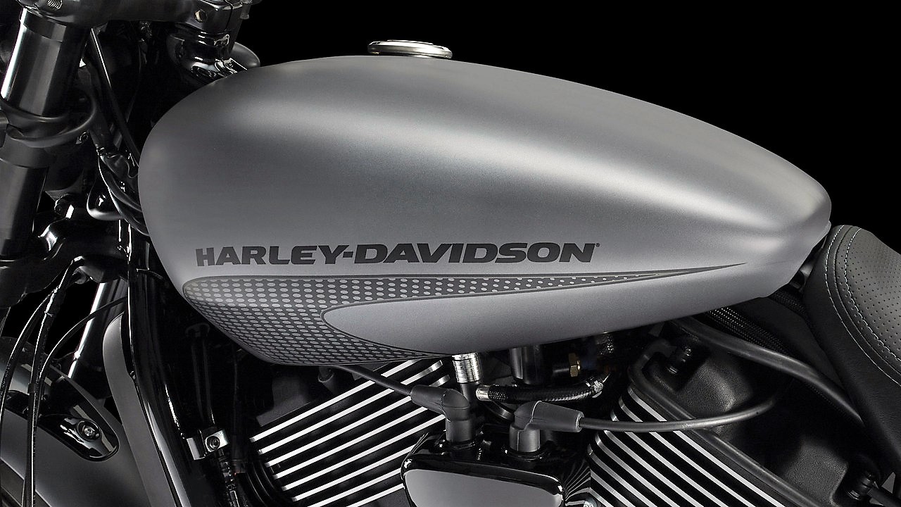2017-Harley-Davidson-Street-Rod-750-24
