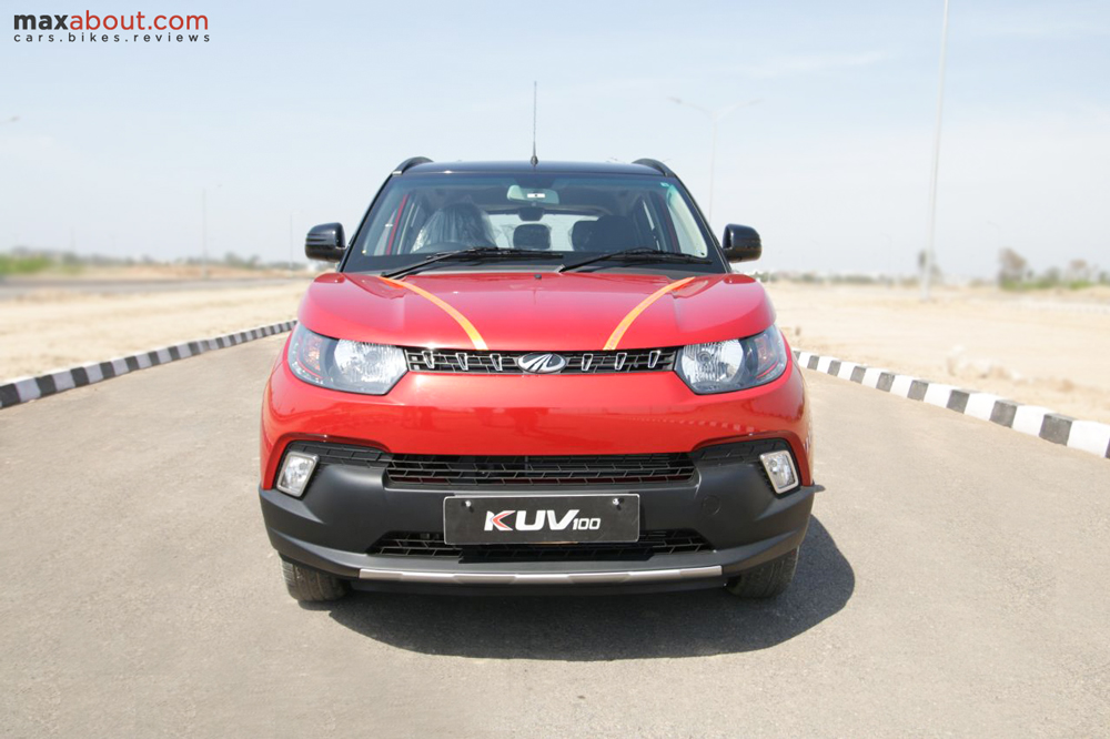 The headlamps offer a nice view from the front. This is even the thinnest upper grill on any of the present Mahindra car.