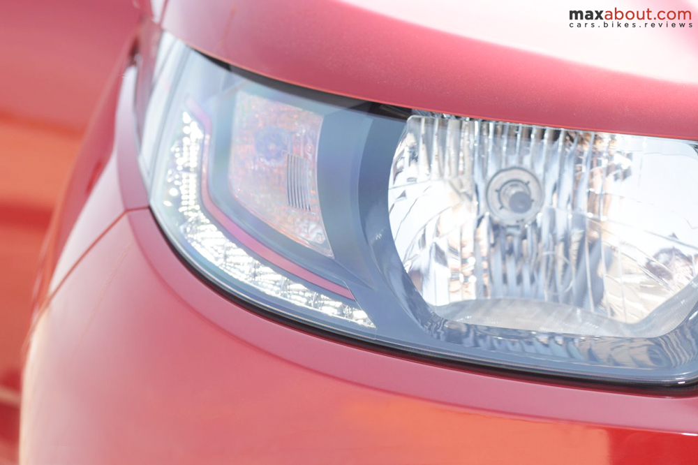 Brightest sunlight could not even stop the shine of the LED daytime running lights on the KUV100.