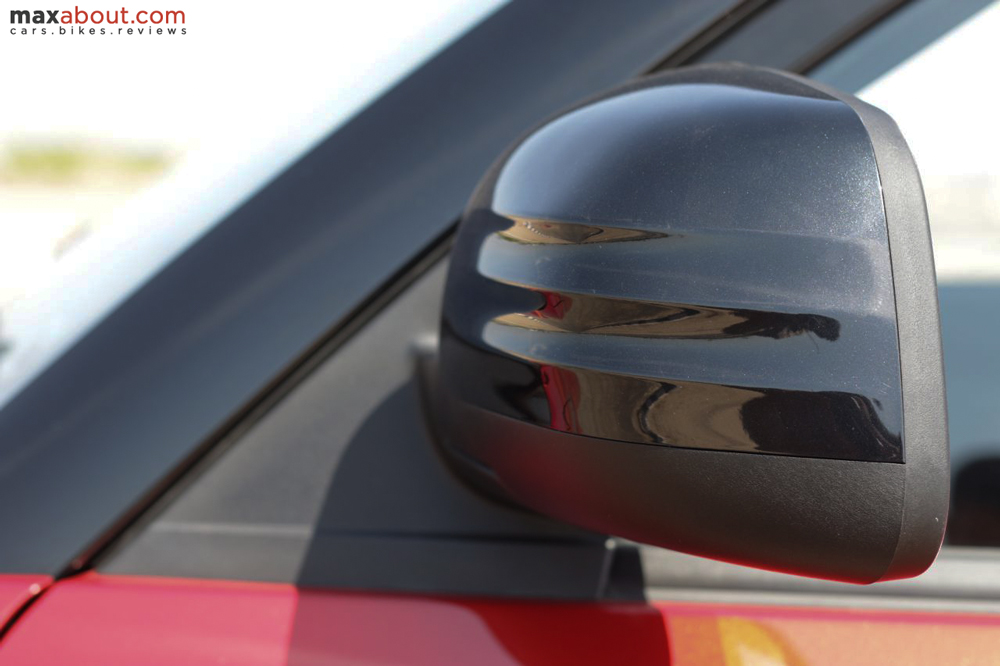 The same Gloss and Matt finished Black shade can be found on its rear view mirrors.