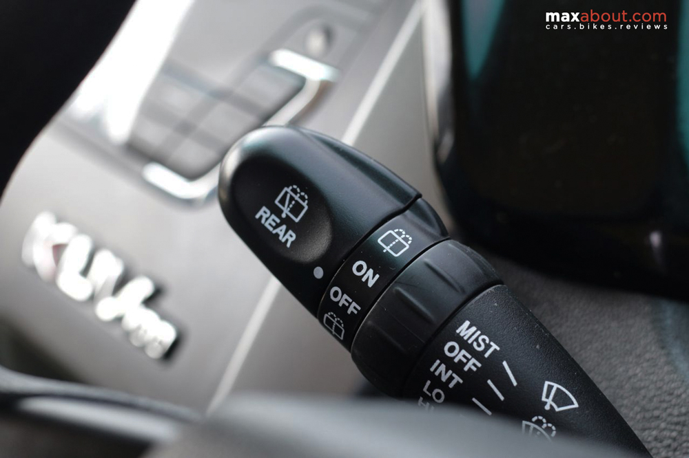  The left hand side of the steering wheel handles the switch for front and rear wiper.