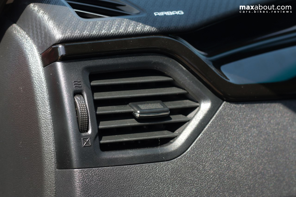 Air vents are the least decorated parts as they are fitted right under the Gloss Black and carbon fiber inspired panels.