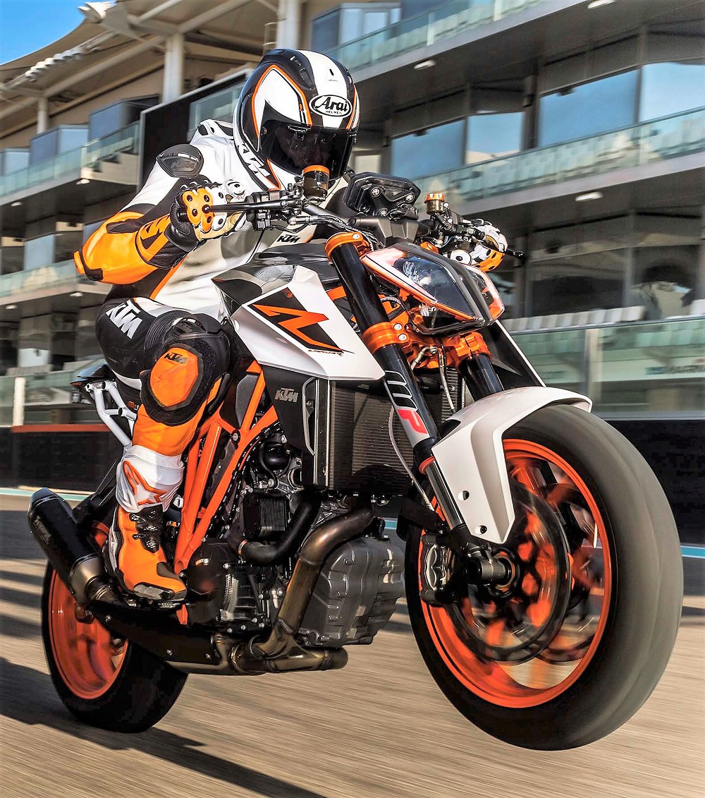 490cc 2-Cylinder KTM Duke & RC Sport Bikes Are Coming to India - side