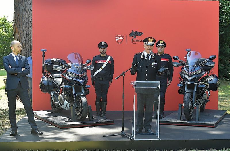 italian-police-gets-new-ducati-patrol-bikes-8
