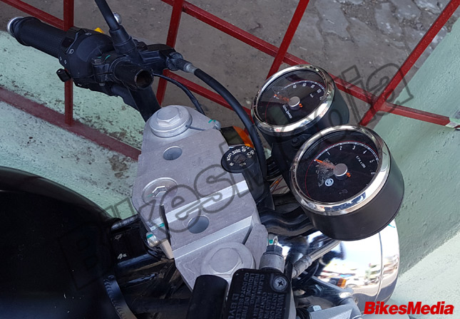 royal-enfield-continental-gt-750-spied-meter-console-handlebar