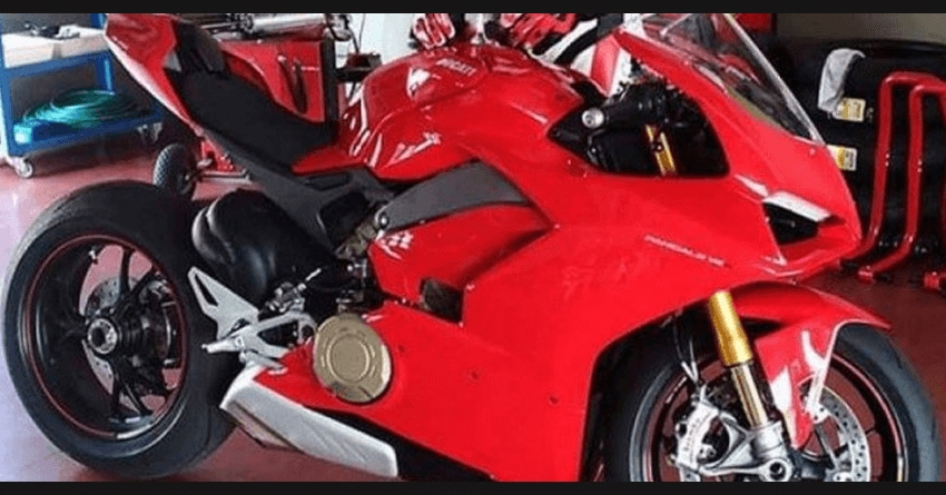 Upcoming Ducati V4 Superbike Leaked!
