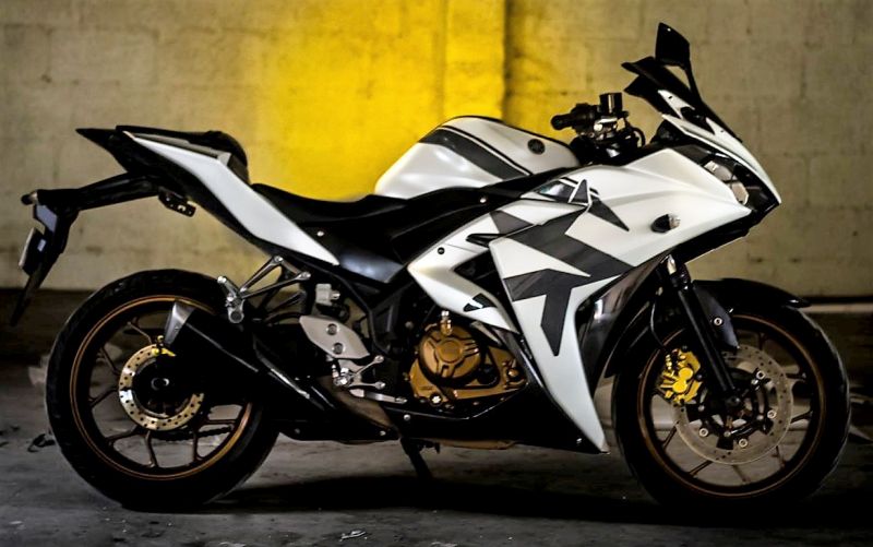 Yamaha-R3-White-Wrap-Knight-Auto-Customizer-1