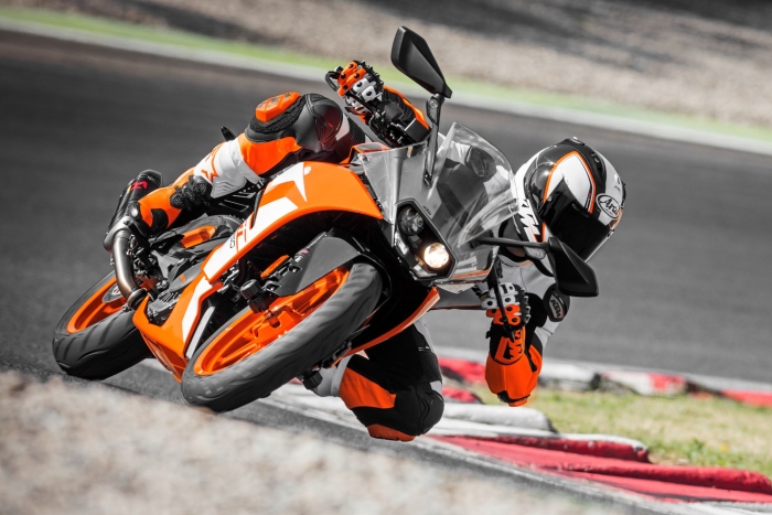 KTM RC 250 Spotted Testing in India | Launch Soon | Maxabout News - background