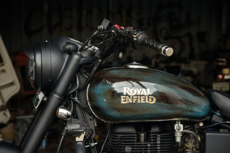 Meet Royal Enfield Thakur 350 - Rust Texture, Gold Logos, Custom Alloys - photo