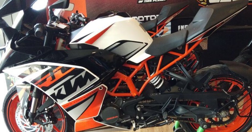 KTM RC 200 Special Edition Spotted at a Dealership, Launch Soon!