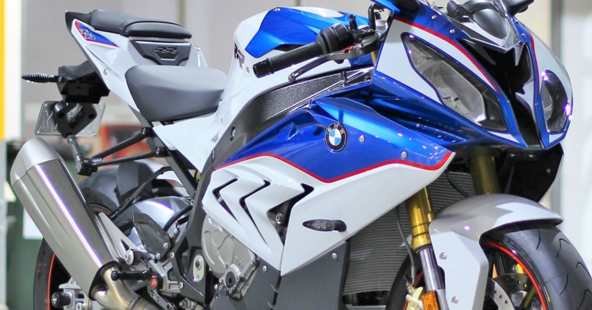 BMW S1000RR Price Dropped by INR 1.30 Lakh