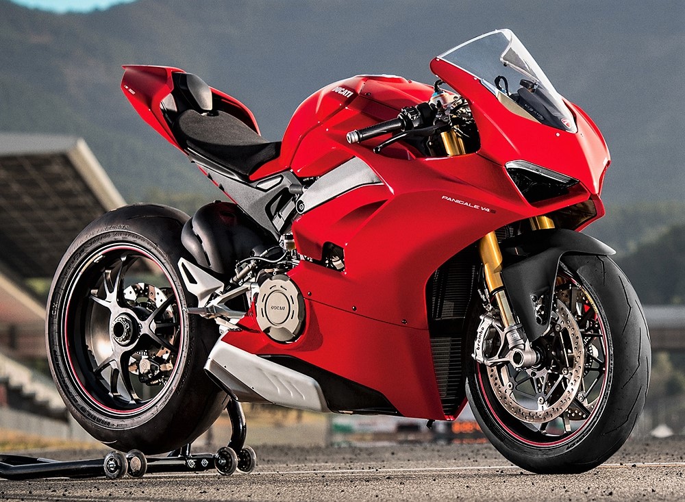 Ducati Panigale V4 Front 3-Quarter View