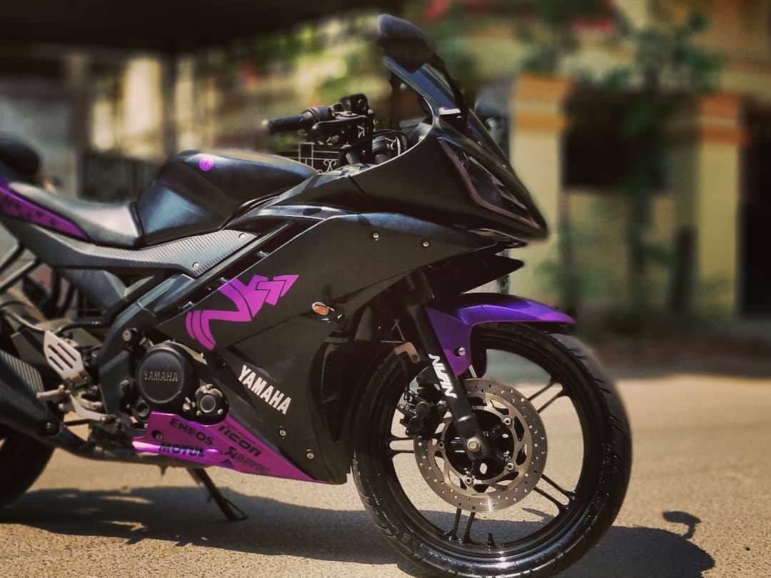 Satin Black & Glossy Purple Yamaha R15 V2 by A-Wraps - right