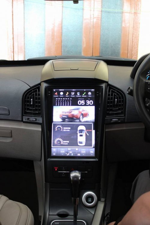 Mahindra XUV500 Tesla Touchscreen System