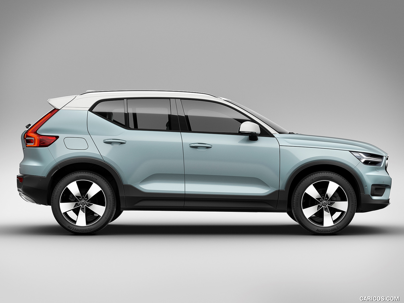 2 New Variants of Volvo XC40 SUV Launched in India - picture