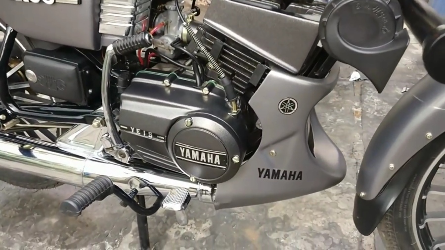 Yamaha RX100 Gunmetal Grey Live Photos and Quick Details - front
