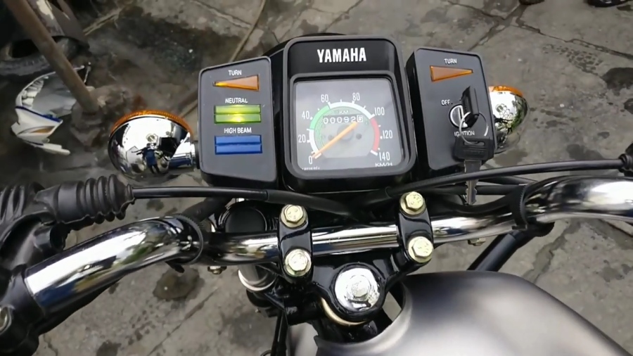 Yamaha RX100 Gunmetal Grey Variant Photos and Video - view