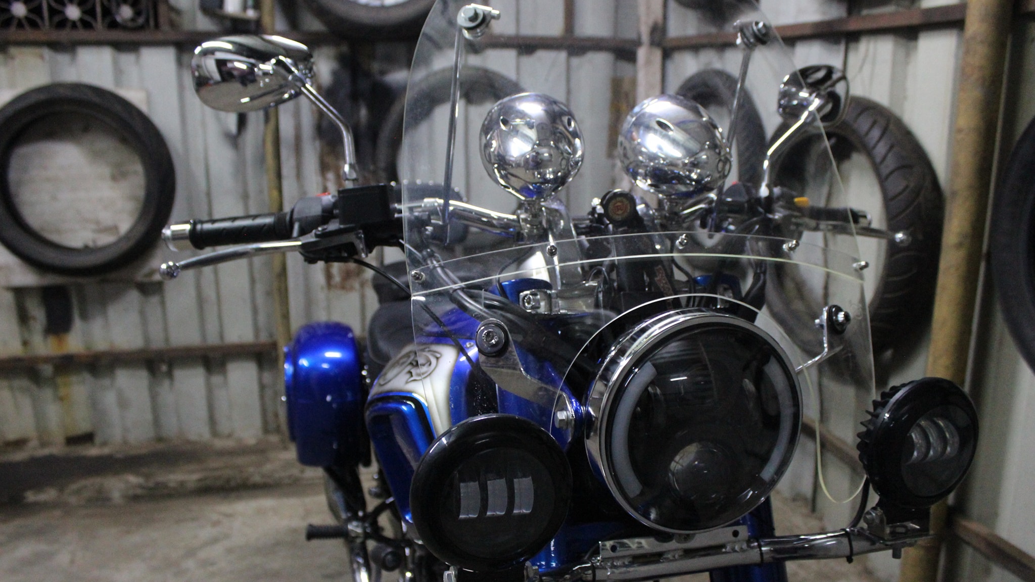 This Royal Enfield Bike is Equipped with Bluetooth Speakers & Dual Exhausts - frame