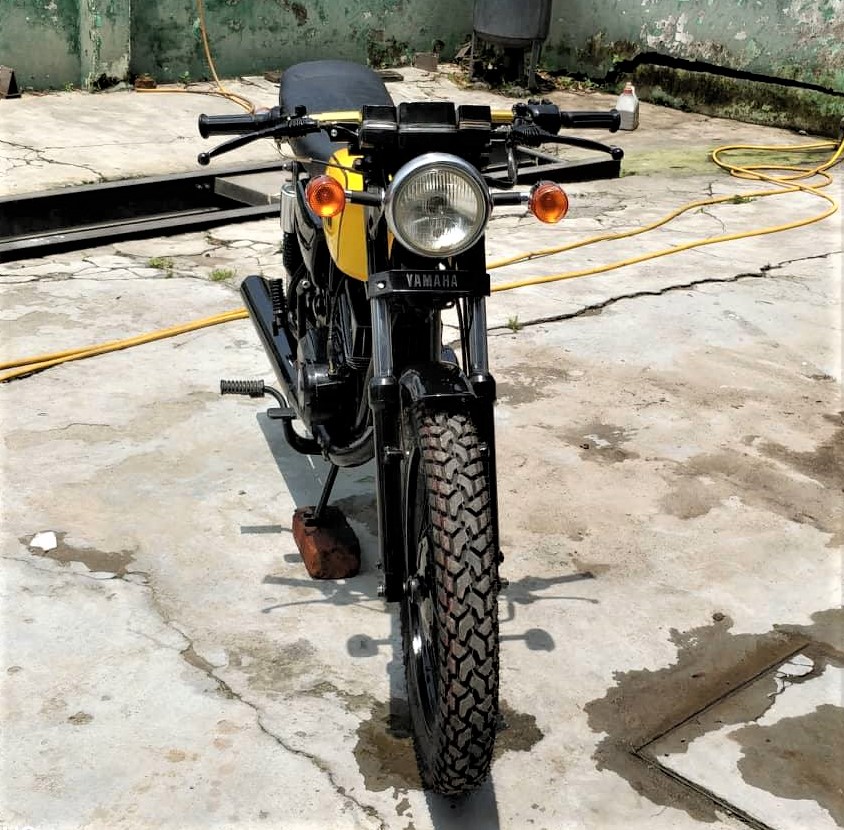 Perfectly Restored Yamaha RX 100 by Vedansh Automobile (Dehradun) - background