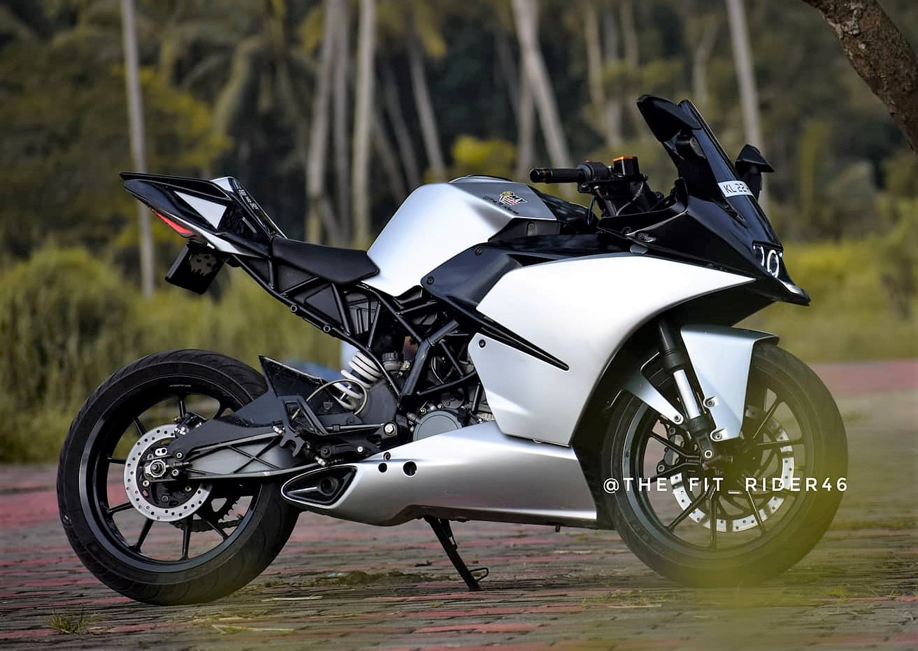 Meet Beautifully Modified KTM RC 200 Pearl Silver Edition - top
