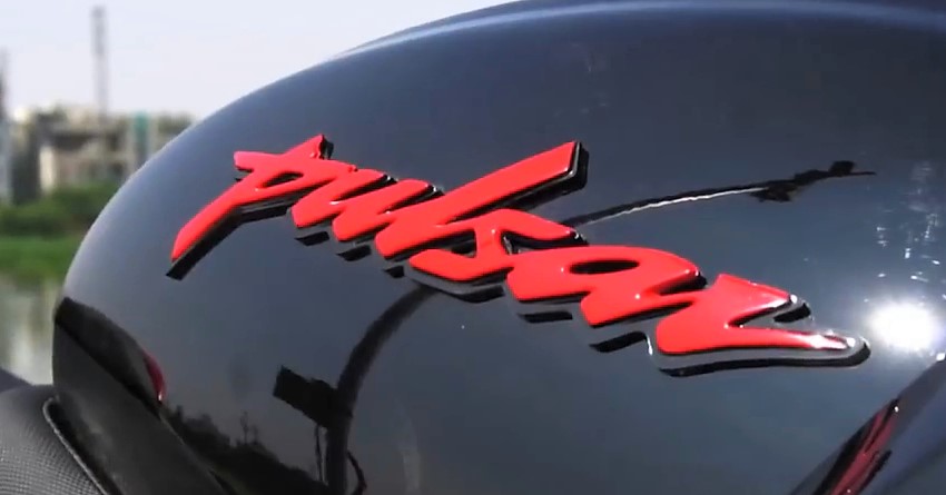 2019 Bajaj Pulsar 180F Gets Red Pulsar Logo