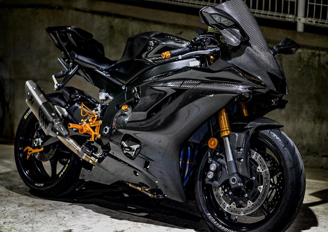 Meet Perfectly Modified Yamaha R6 Carbon Edition - top