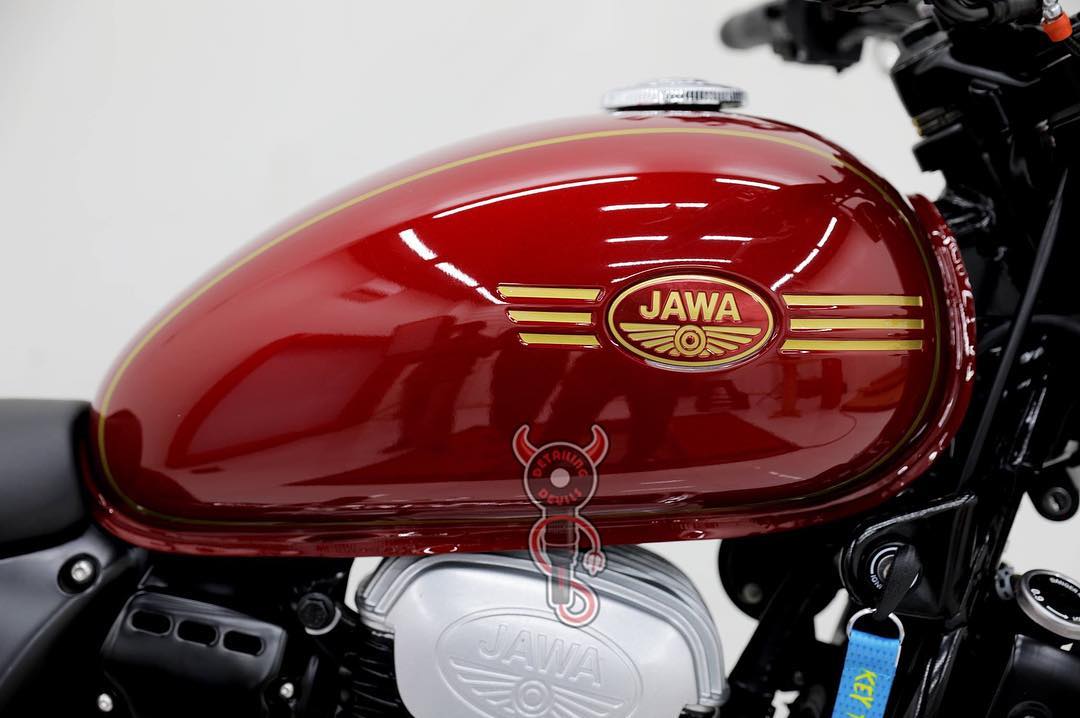 Meet Jawa Forty-Two Wearing a Scratch-Resistant Mirror Coat by Detailing Devils - side