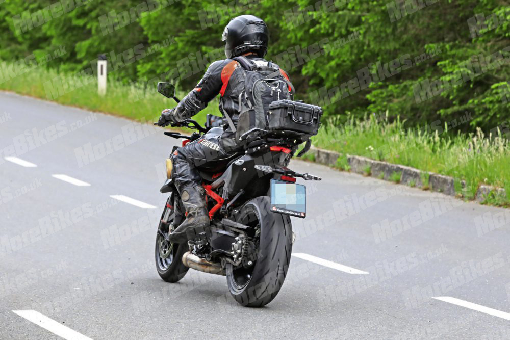 2020 KTM 1290 Super Duke R Spotted Testing in the Alps (Europe) - portrait