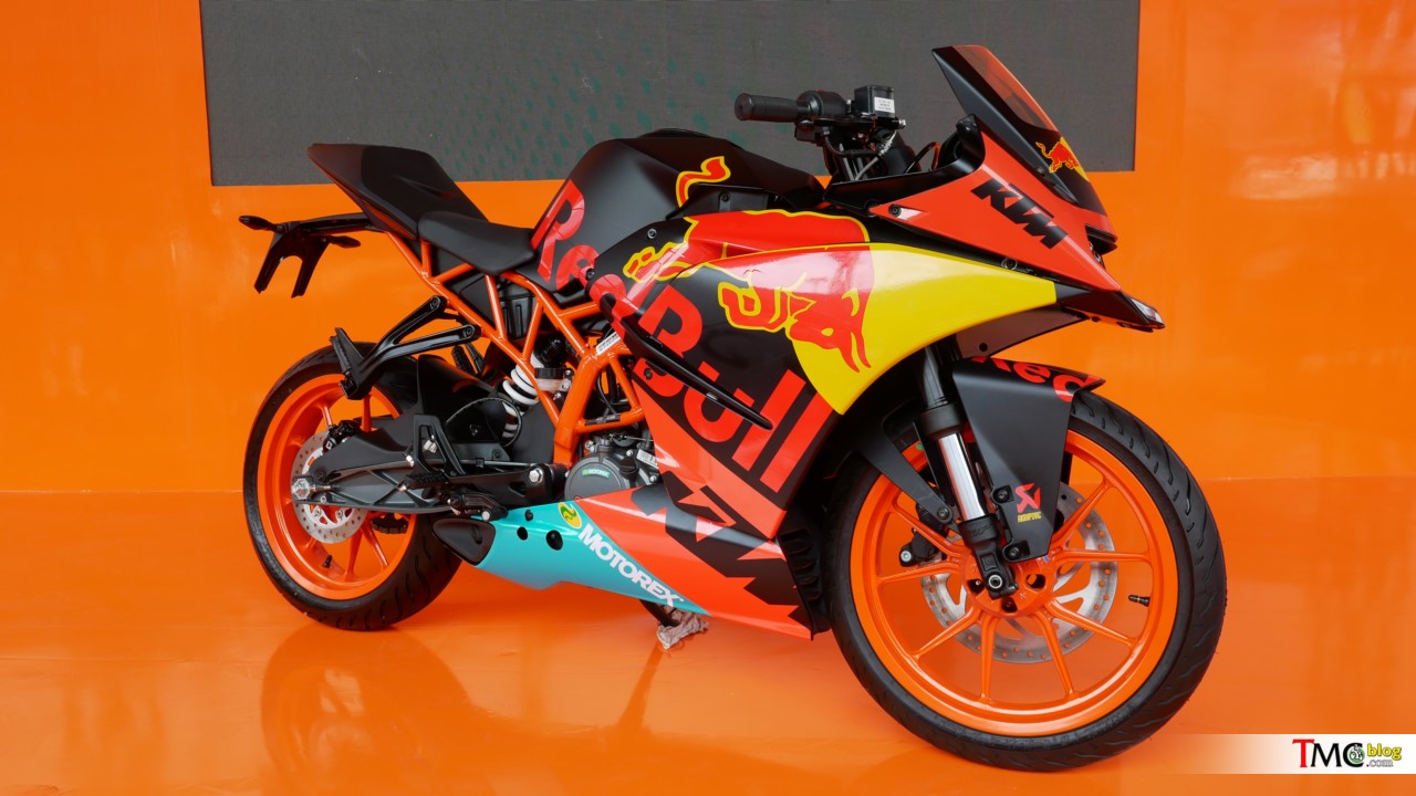 KTM RC200 Red Bull Edition Front 3-Quarter View