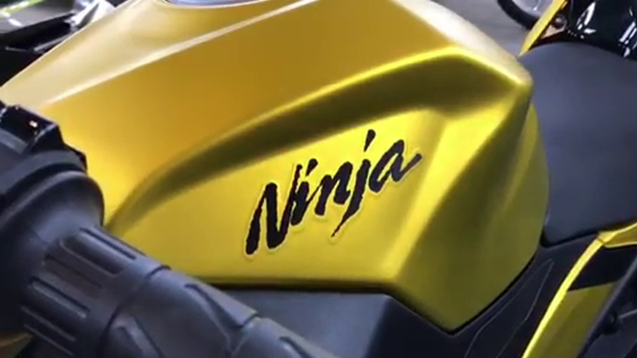 Matte Gold Kawasaki Ninja 250 Spotted at a Dealership - photograph