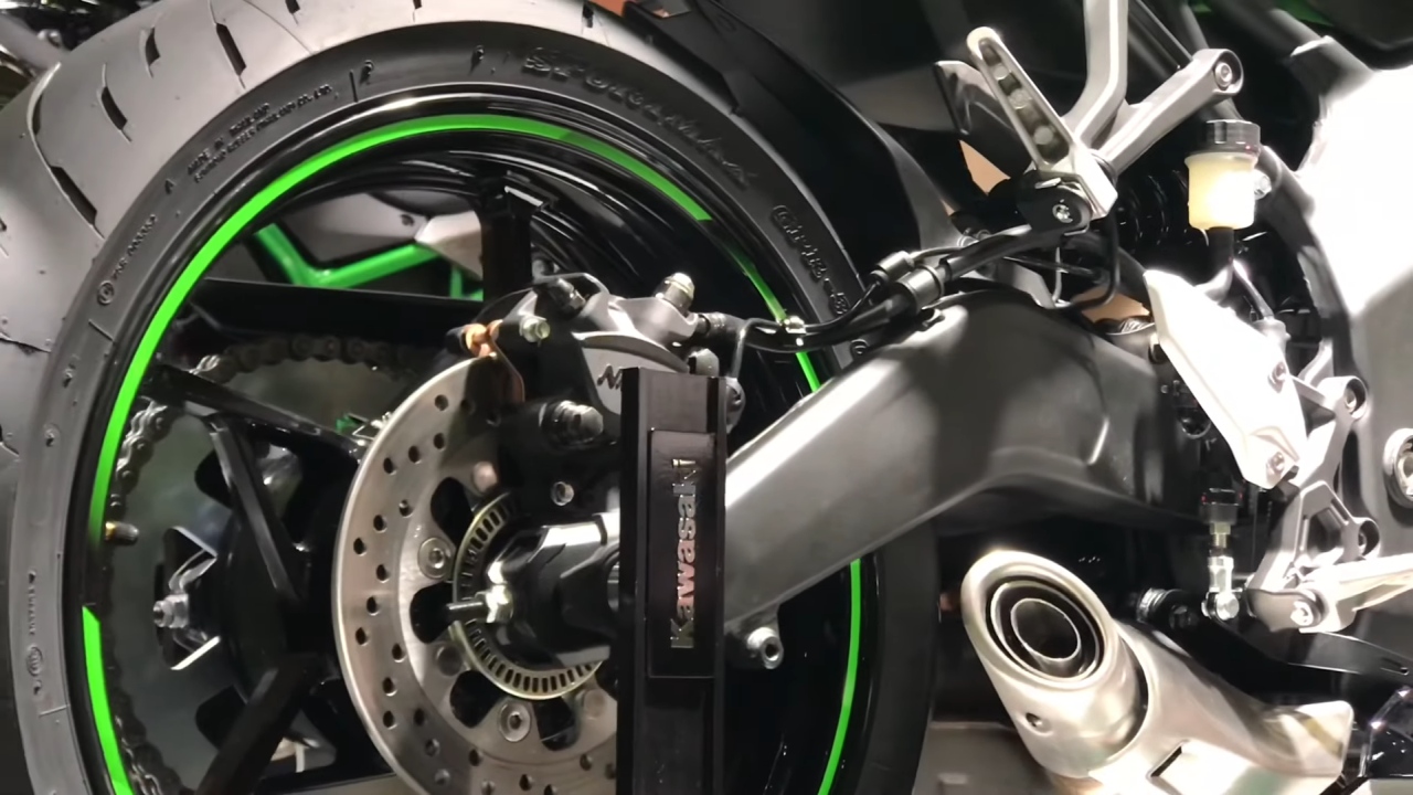 249cc 4-Cylinder Kawasaki Ninja ZX-25R Officially Revealed - picture