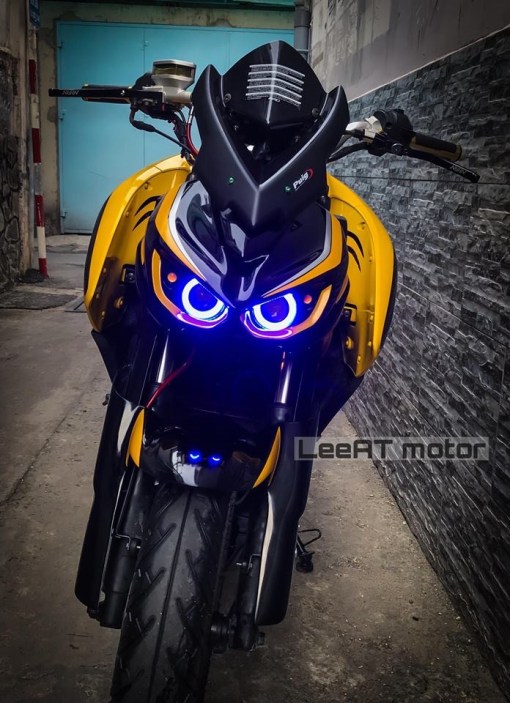 Bajaj Pulsar NS200 Gets Makeover - Looks Like 1000cc Kawasaki Bike - angle