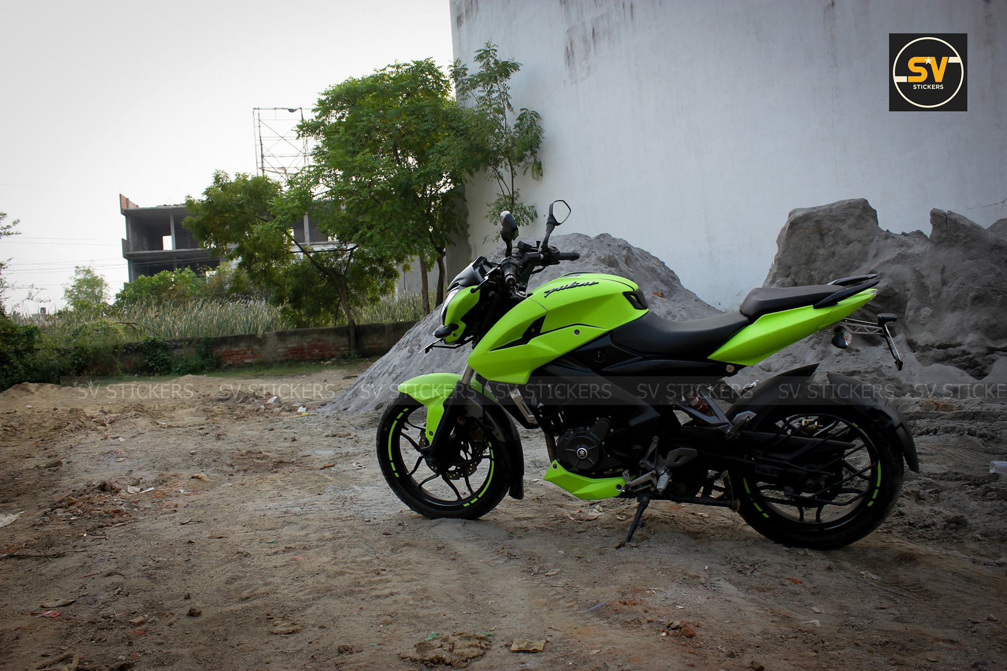 Fluorescent Green Bajaj Pulsar NS200 Live Photos and Details - foreground
