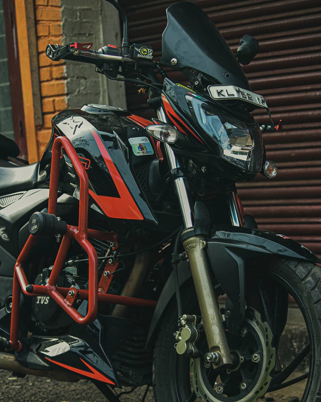 This TVS Apache RTR 200 is Equipped with Must-Have Touring Accessories - close-up