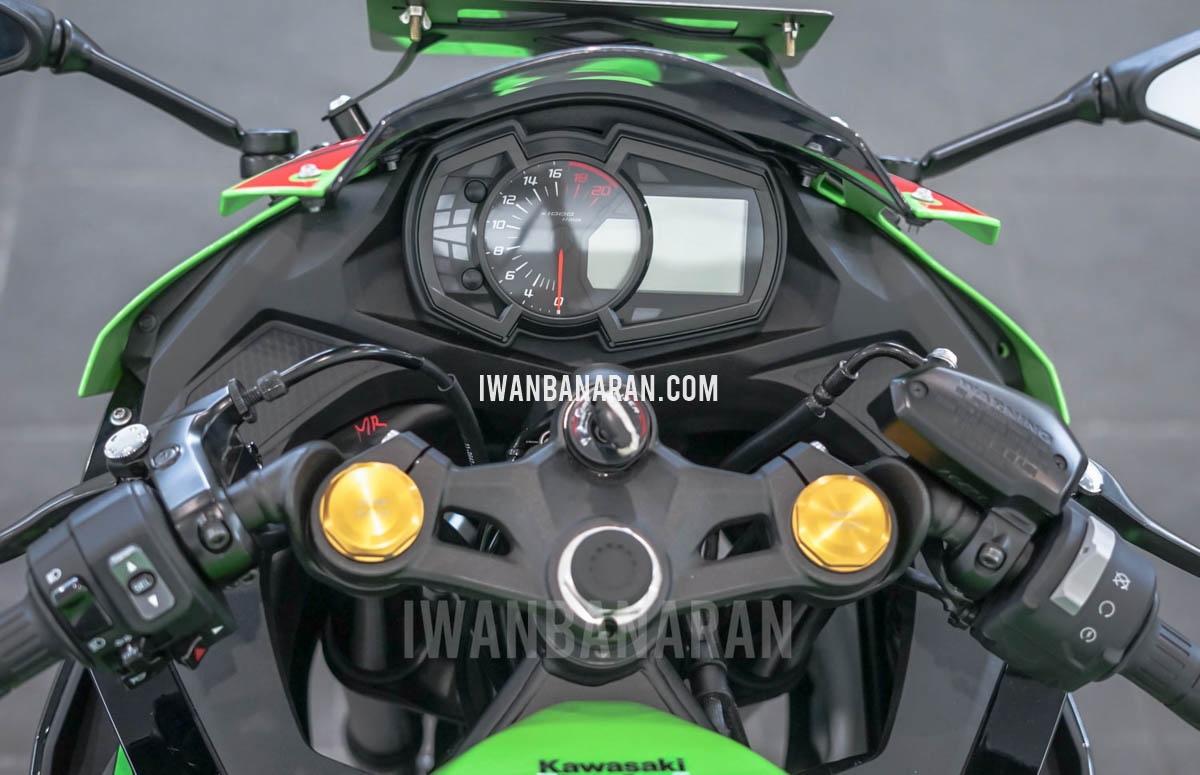 Live Photos of the 249cc 4-Cylinder Kawasaki Ninja ZX-25R - view