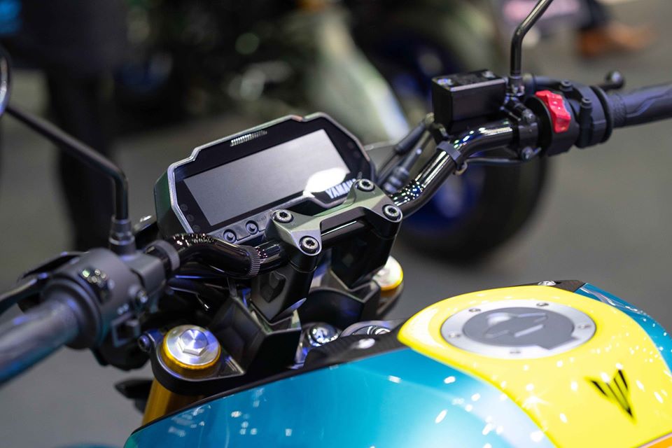 Live Photos of the Yamaha MT-15 'Teal Blue' Limited Edition - background