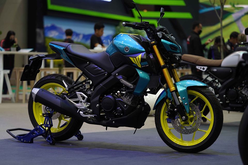 Live Photos of the Yamaha MT-15 'Teal Blue' Limited Edition - side
