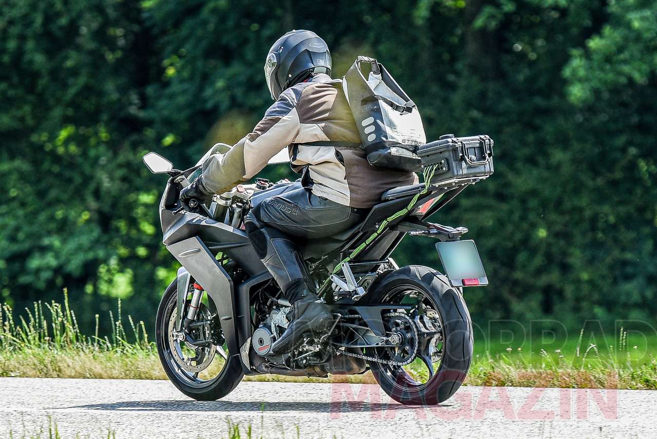 2021 KTM RC 390 Spotted Testing in a New Set of Photos - close up